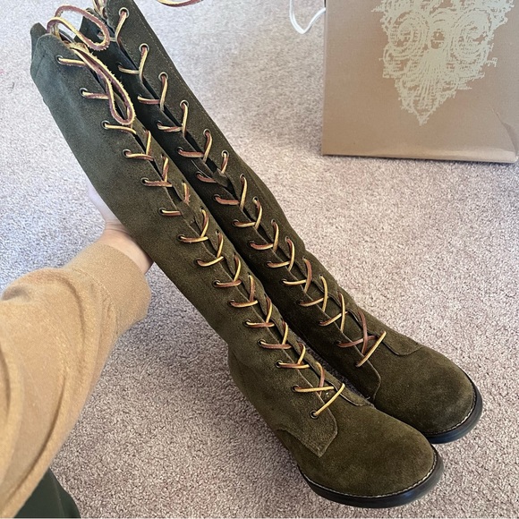 Olive green suede lace up knee boot size 7.5 Boho hippie chic wood heel - Picture 2 of 6